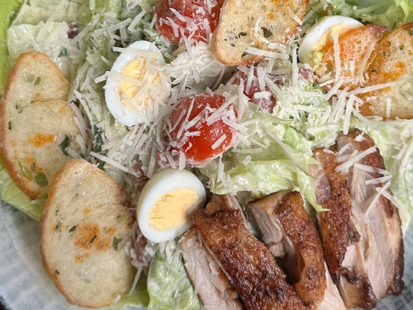 Салат Цезар з курячим бедром